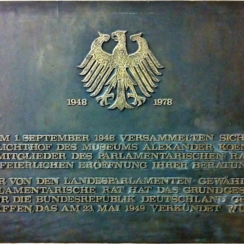 Gedenktafel Parlamentarischer Rat am Museum König | Sir James - Eigenes Werk, CC BY 3.0, https://commons.wikimedia.org/w/index.php?curid=21537876