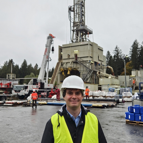 Andreas Mehltretter vor der Geothermieanlage Eavor-Loop in Geretsried